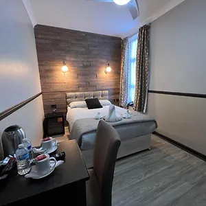 The Commongate 3* London